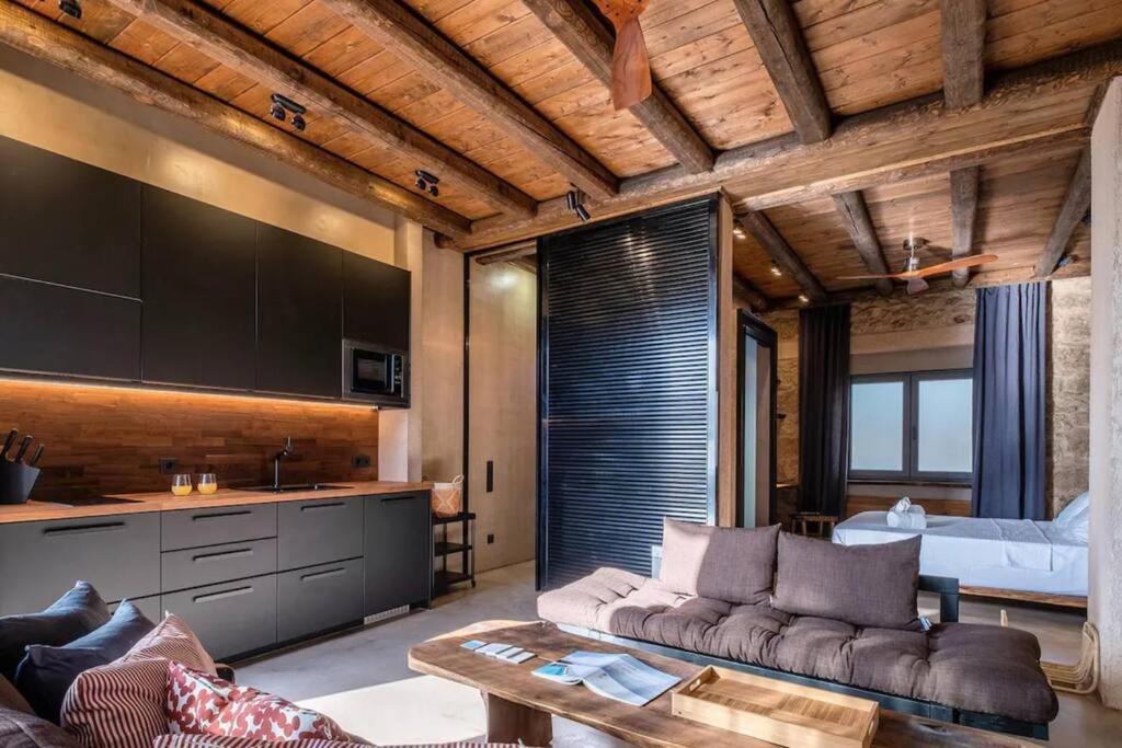Sea View Garden Suites Piraeus Buitenkant foto
