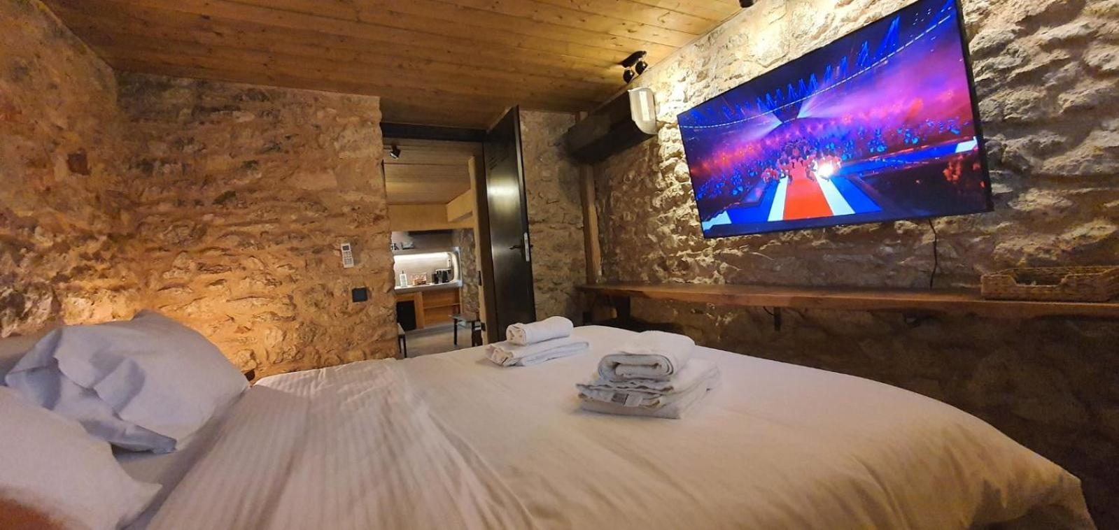 Sea View Garden Suites Piraeus Buitenkant foto